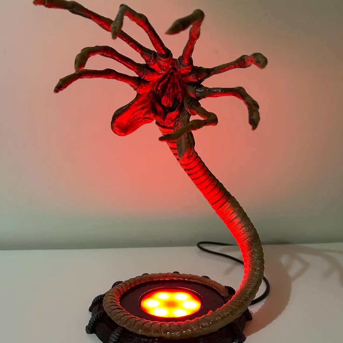 Lámpara Alien Facehugger, Luz  - Halloween Party Supplies reseña y precio